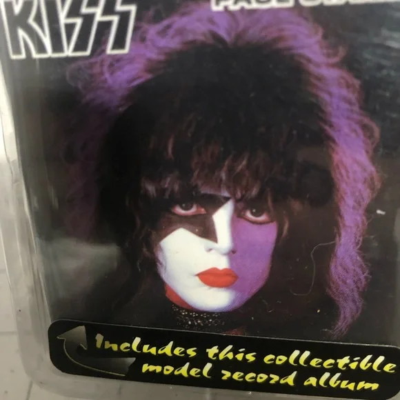 Paul Stanley KISS  Ultra Action Figure W/ Guitar Shooting Star & Album MIB 1997 - Picture 4 of 7
